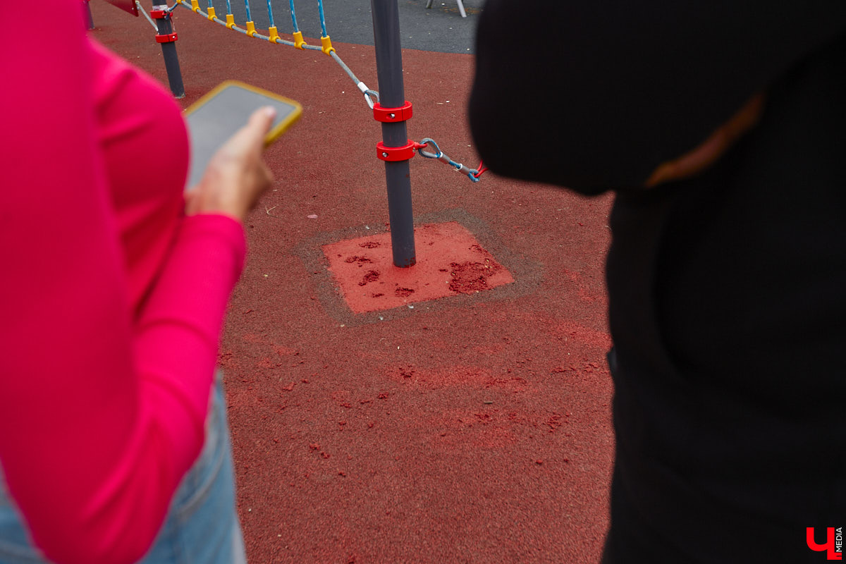Благоустройство еще одного общественного пространства Владимира завершено. Торжественное открытие Кутузовского сквера состоится в День города, 2 сентября. «Ключ-Медиа» в компании урбаниста Артема Чернея решил заранее посетить новую локацию и изучить все ее достоинства и недостатки.