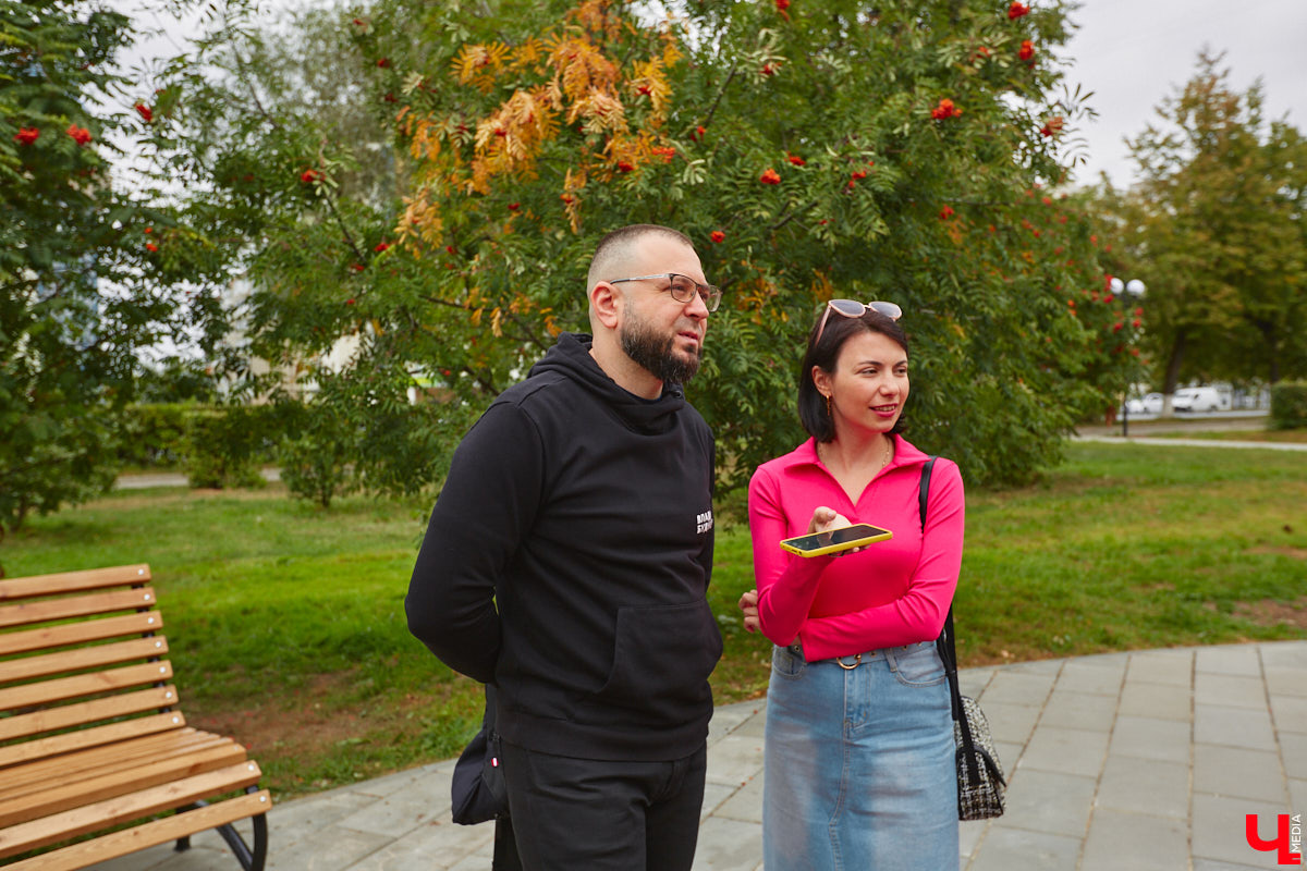 Благоустройство еще одного общественного пространства Владимира завершено. Торжественное открытие Кутузовского сквера состоится в День города, 2 сентября. «Ключ-Медиа» в компании урбаниста Артема Чернея решил заранее посетить новую локацию и изучить все ее достоинства и недостатки.