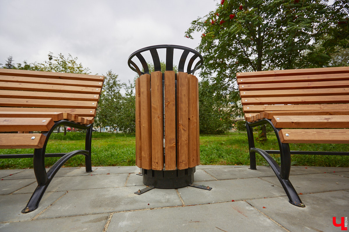 Благоустройство еще одного общественного пространства Владимира завершено. Торжественное открытие Кутузовского сквера состоится в День города, 2 сентября. «Ключ-Медиа» в компании урбаниста Артема Чернея решил заранее посетить новую локацию и изучить все ее достоинства и недостатки.