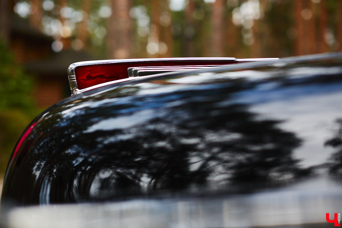 «Ретро-Гараж 2023» собрал более 150 участников! Самый популярный фестиваль ретроавтомобилей во Владимирской области прошел в эту субботу в экоотеле «ВеЛес». Организаторам в шестой раз удалось удивить гостей, участников и даже членов жюри, среди которых были известные блогеры Дарья Мороз и Елена Лисовская, она же «Лиса рулит!». Потрясающие ретроавтомобили, мотоциклы, велосипеды, красивые девушки и удивительные истории «Ретро-Гаража» — в фоторепортаже «Ключ-Медиа».