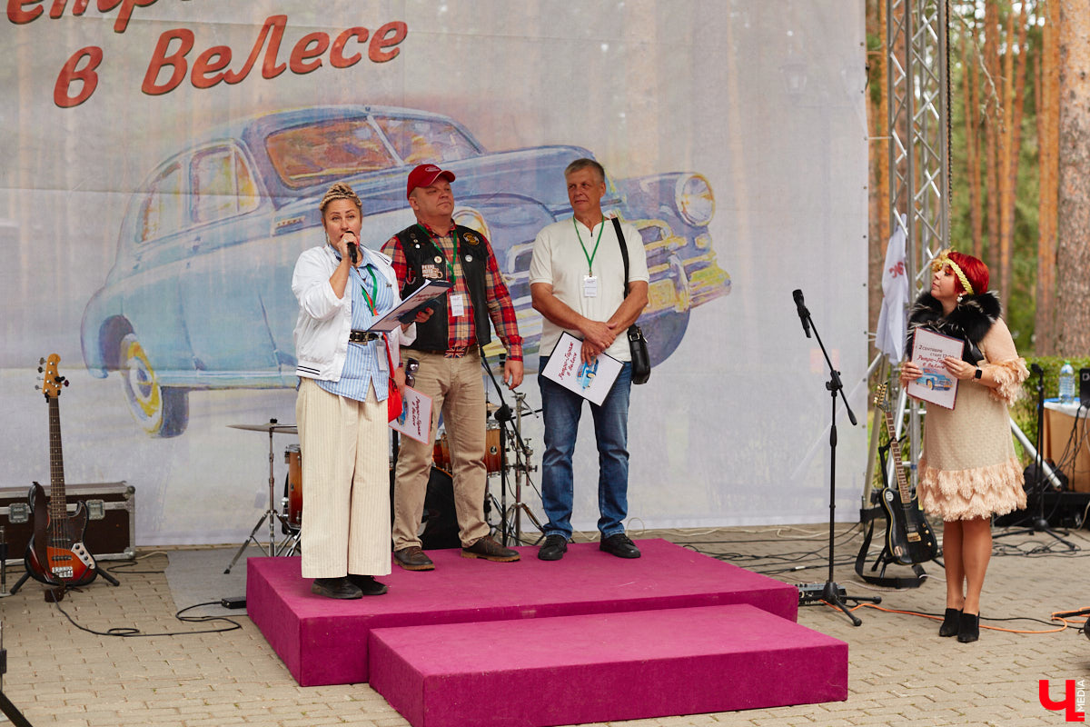 «Ретро-Гараж 2023» собрал более 150 участников! Самый популярный фестиваль ретроавтомобилей во Владимирской области прошел в эту субботу в экоотеле «ВеЛес». Организаторам в шестой раз удалось удивить гостей, участников и даже членов жюри, среди которых были известные блогеры Дарья Мороз и Елена Лисовская, она же «Лиса рулит!». Потрясающие ретроавтомобили, мотоциклы, велосипеды, красивые девушки и удивительные истории «Ретро-Гаража» — в фоторепортаже «Ключ-Медиа».