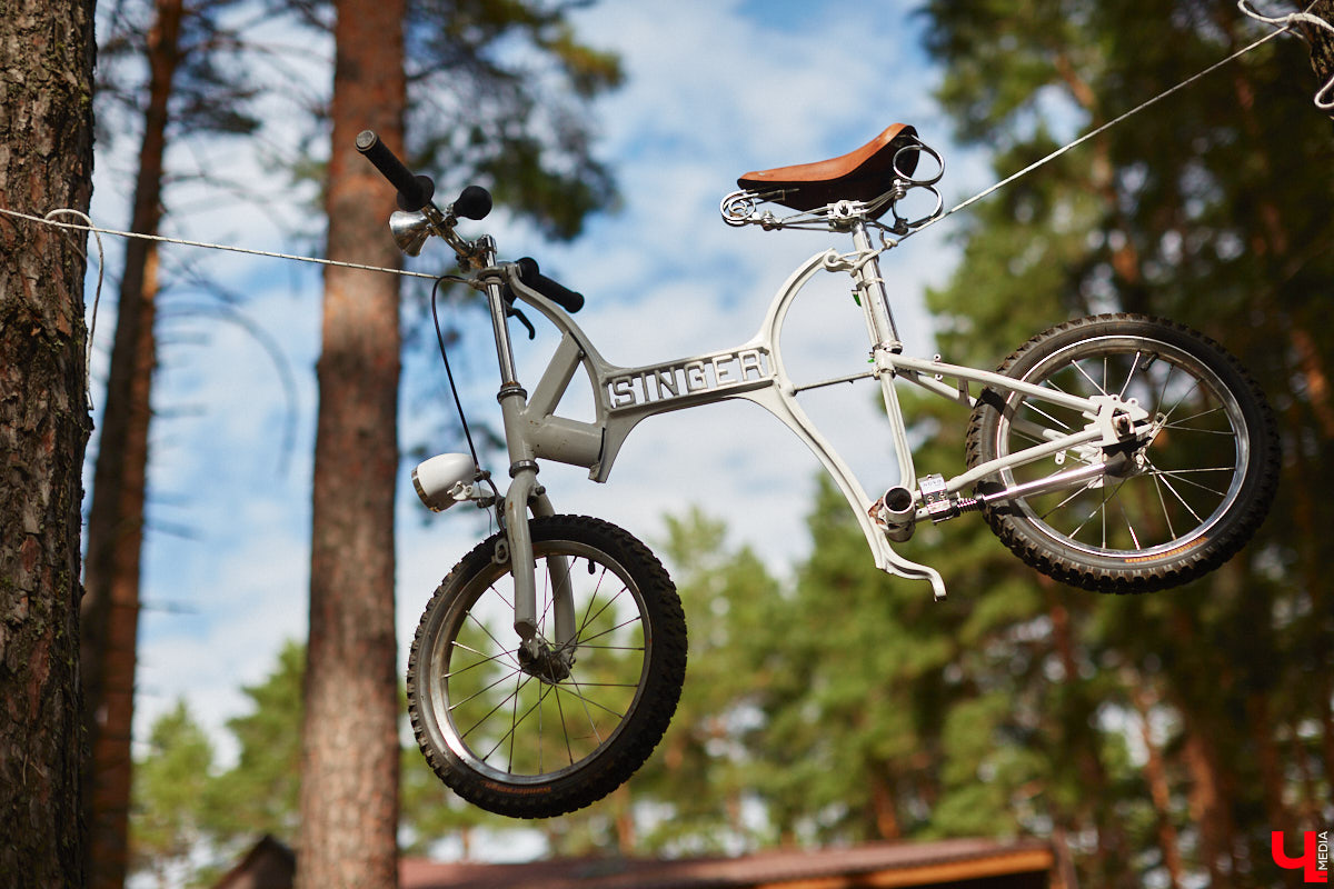 «Ретро-Гараж 2023» собрал более 150 участников! Самый популярный фестиваль ретроавтомобилей во Владимирской области прошел в эту субботу в экоотеле «ВеЛес». Организаторам в шестой раз удалось удивить гостей, участников и даже членов жюри, среди которых были известные блогеры Дарья Мороз и Елена Лисовская, она же «Лиса рулит!». Потрясающие ретроавтомобили, мотоциклы, велосипеды, красивые девушки и удивительные истории «Ретро-Гаража» — в фоторепортаже «Ключ-Медиа».