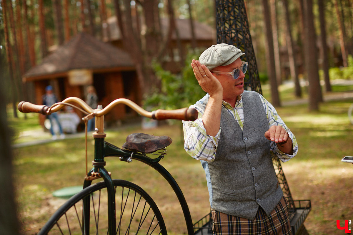 «Ретро-Гараж 2023» собрал более 150 участников! Самый популярный фестиваль ретроавтомобилей во Владимирской области прошел в эту субботу в экоотеле «ВеЛес». Организаторам в шестой раз удалось удивить гостей, участников и даже членов жюри, среди которых были известные блогеры Дарья Мороз и Елена Лисовская, она же «Лиса рулит!». Потрясающие ретроавтомобили, мотоциклы, велосипеды, красивые девушки и удивительные истории «Ретро-Гаража» — в фоторепортаже «Ключ-Медиа».