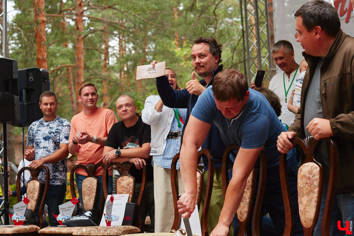 «Ретро-Гараж 2023» собрал более 150 участников! Самый популярный фестиваль ретроавтомобилей во Владимирской области прошел в эту субботу в экоотеле «ВеЛес». Организаторам в шестой раз удалось удивить гостей, участников и даже членов жюри, среди которых были известные блогеры Дарья Мороз и Елена Лисовская, она же «Лиса рулит!». Потрясающие ретроавтомобили, мотоциклы, велосипеды, красивые девушки и удивительные истории «Ретро-Гаража» — в фоторепортаже «Ключ-Медиа».