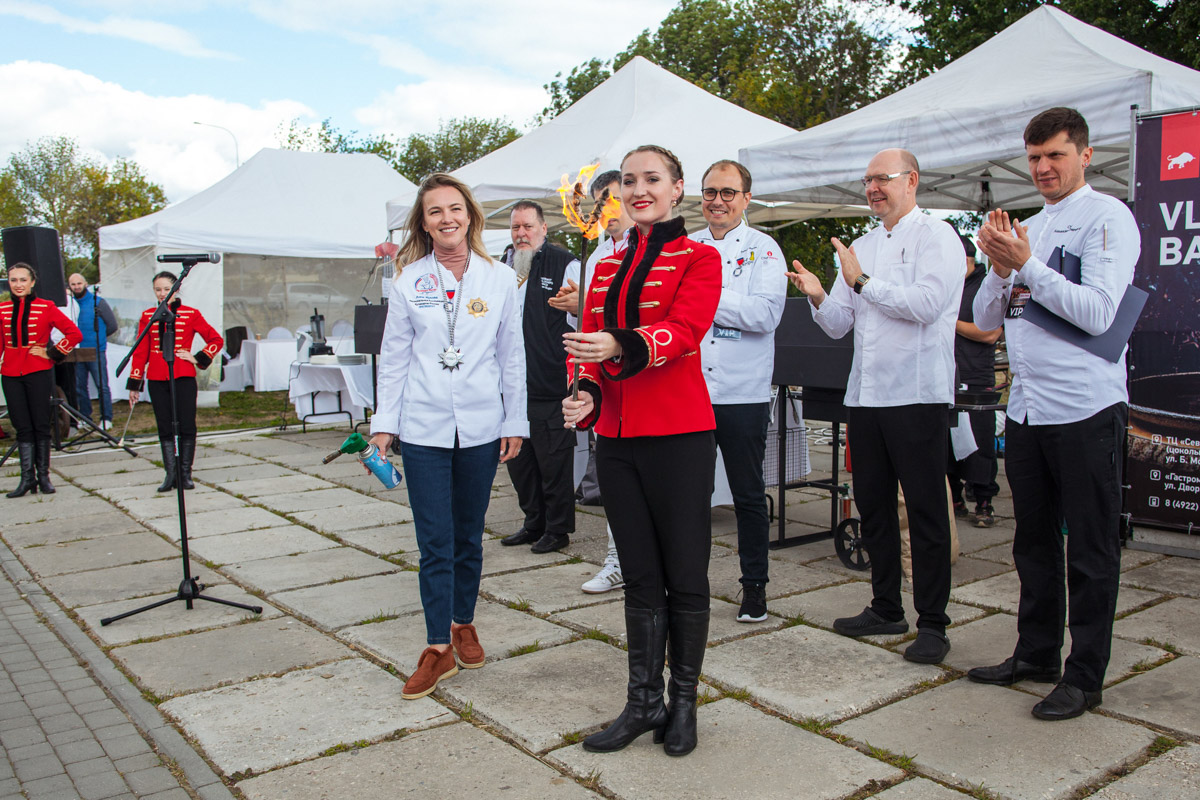 Суздаль готовится принять одно из самых ярких событий этого года. В городе-музее запланирован фестиваль гастрономии и воздухоплавания. Праздник пройдет на территории Главного туристического комплекса, и пропустить его никак нельзя!