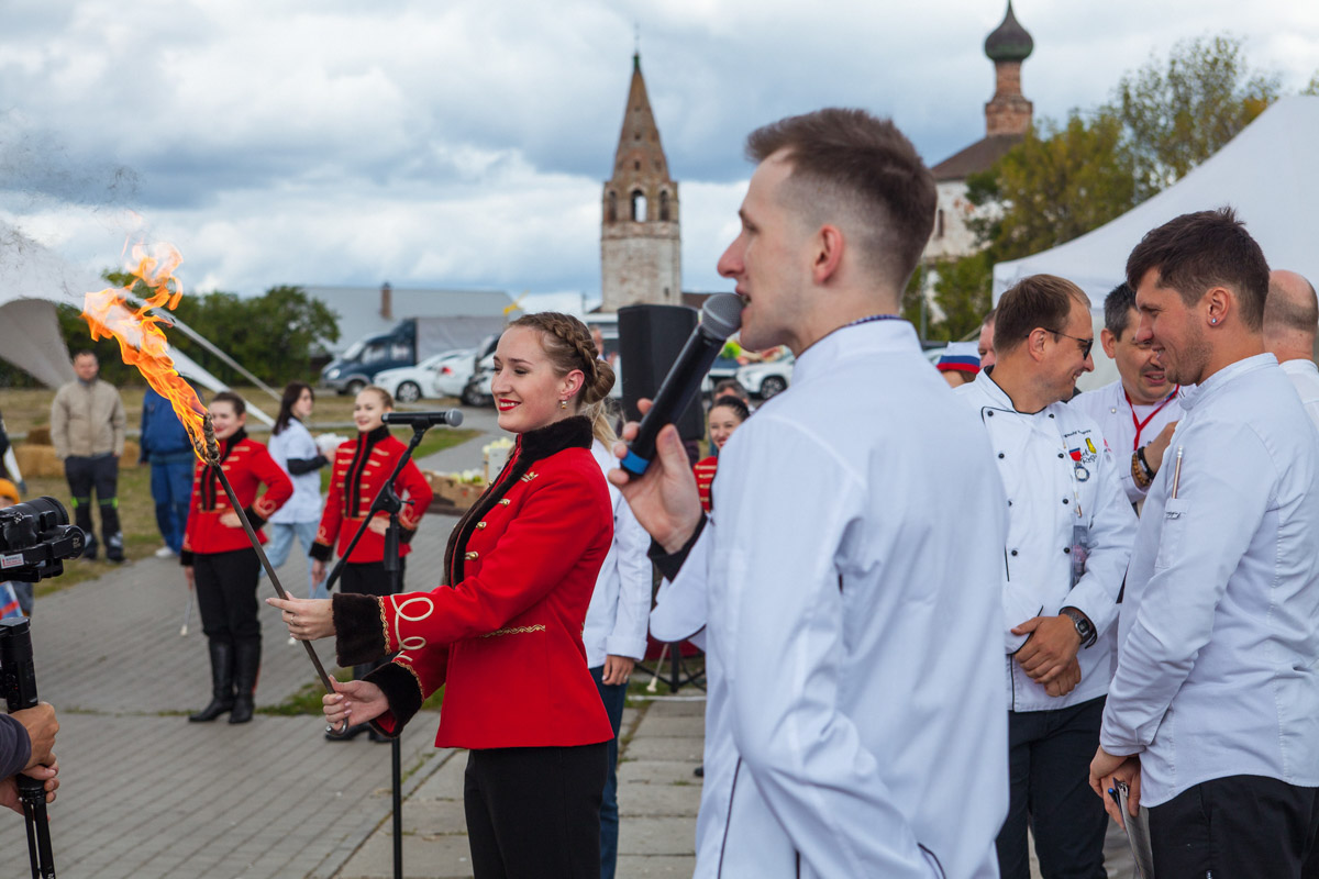 Суздаль готовится принять одно из самых ярких событий этого года. В городе-музее запланирован фестиваль гастрономии и воздухоплавания. Праздник пройдет на территории Главного туристического комплекса, и пропустить его никак нельзя!
