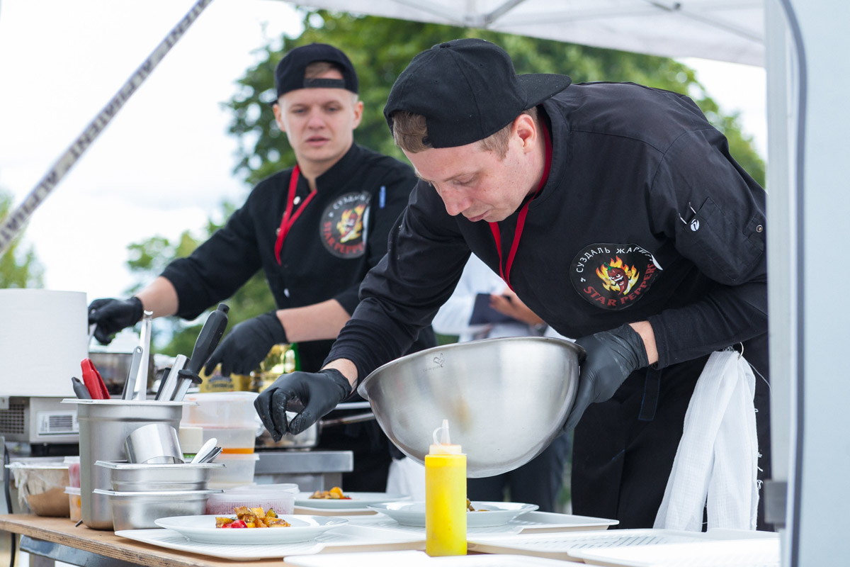 Суздаль готовится принять одно из самых ярких событий этого года. В городе-музее запланирован фестиваль гастрономии и воздухоплавания. Праздник пройдет на территории Главного туристического комплекса, и пропустить его никак нельзя!