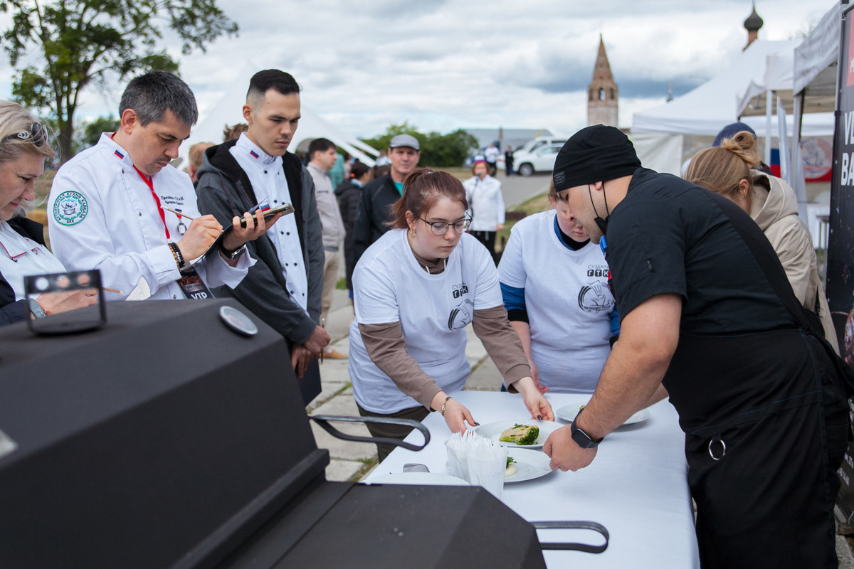 Суздаль готовится принять одно из самых ярких событий этого года. В городе-музее запланирован фестиваль гастрономии и воздухоплавания. Праздник пройдет на территории Главного туристического комплекса, и пропустить его никак нельзя!