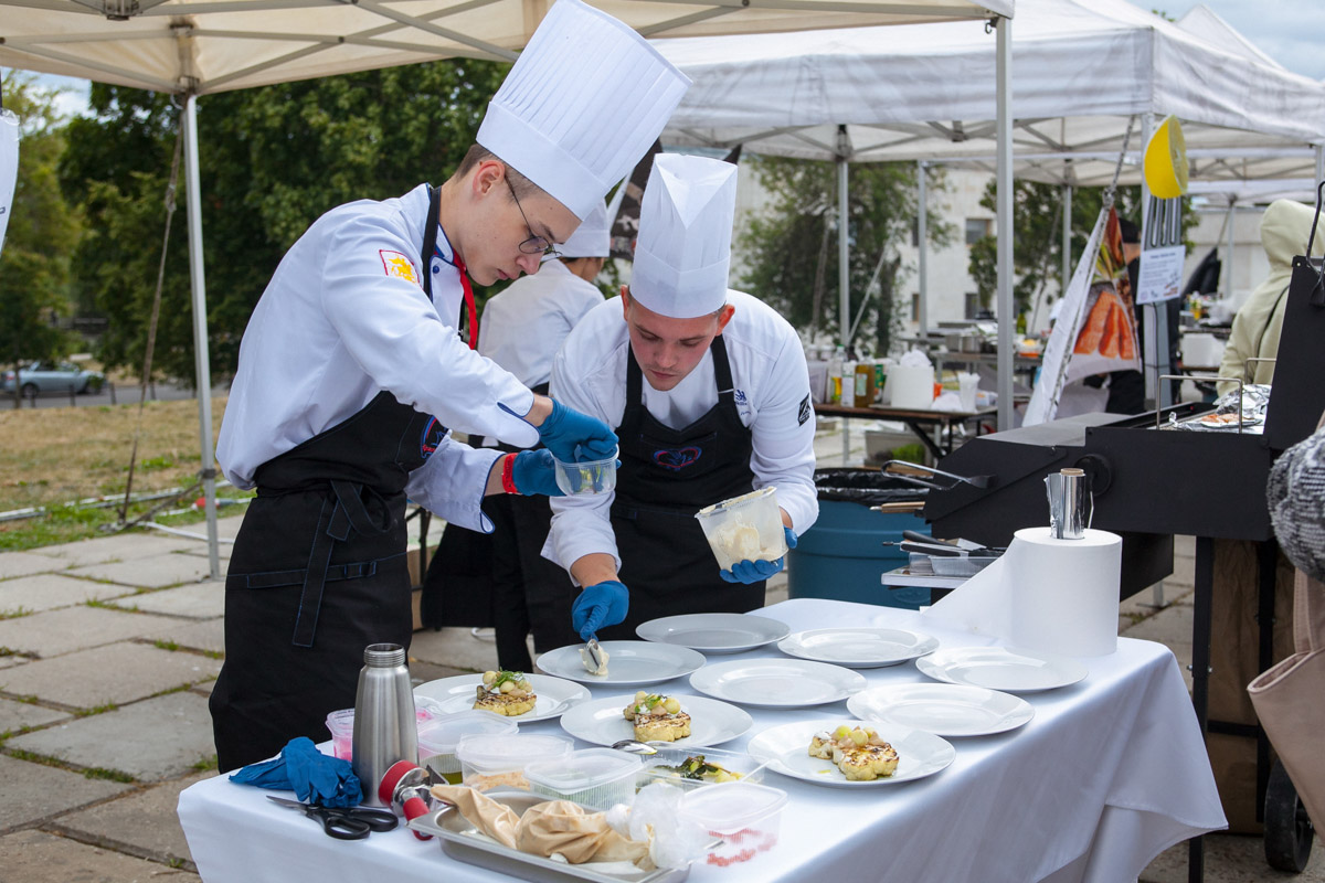 Суздаль готовится принять одно из самых ярких событий этого года. В городе-музее запланирован фестиваль гастрономии и воздухоплавания. Праздник пройдет на территории Главного туристического комплекса, и пропустить его никак нельзя!