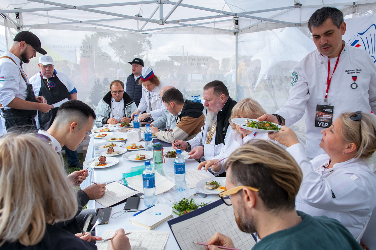 Суздаль готовится принять одно из самых ярких событий этого года. В городе-музее запланирован фестиваль гастрономии и воздухоплавания. Праздник пройдет на территории Главного туристического комплекса, и пропустить его никак нельзя!