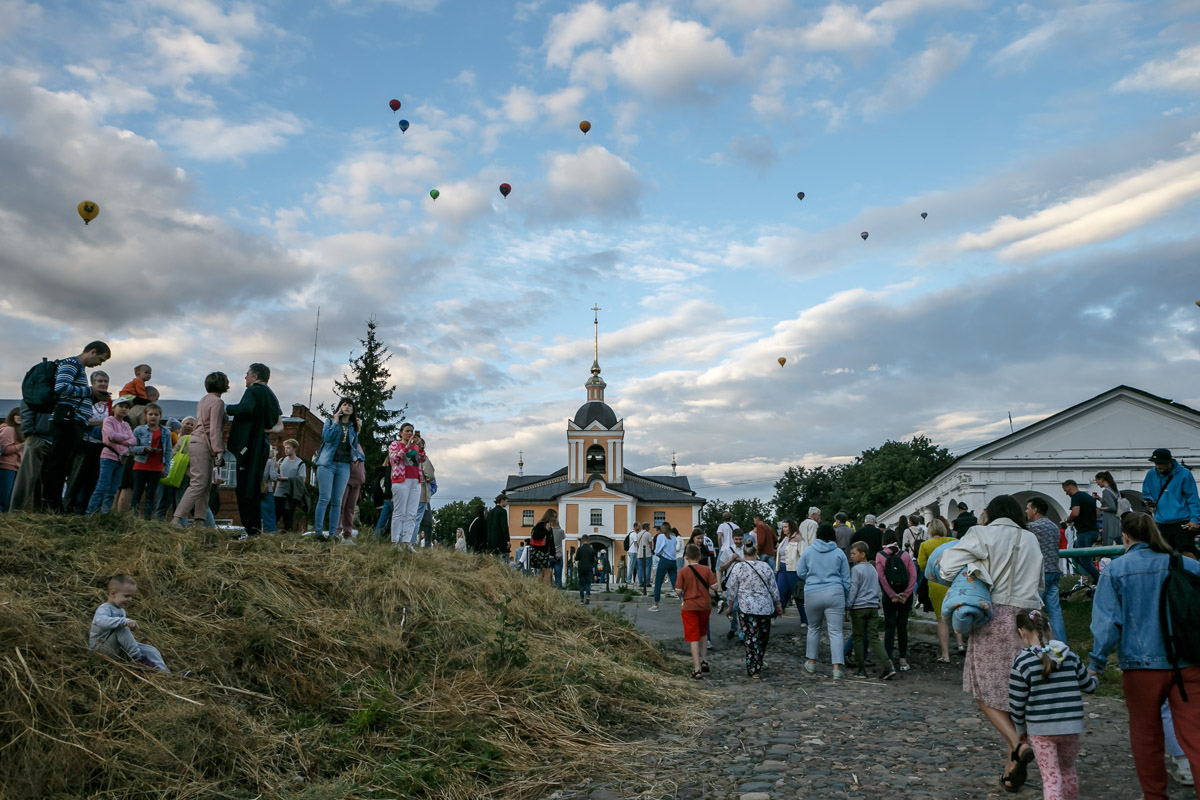 Суздаль готовится принять одно из самых ярких событий этого года. В городе-музее запланирован фестиваль гастрономии и воздухоплавания. Праздник пройдет на территории Главного туристического комплекса, и пропустить его никак нельзя!