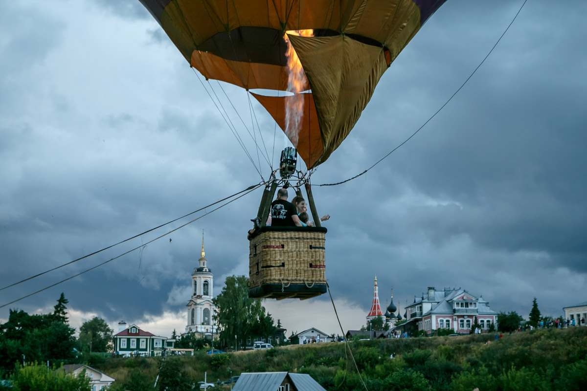 Суздаль готовится принять одно из самых ярких событий этого года. В городе-музее запланирован фестиваль гастрономии и воздухоплавания. Праздник пройдет на территории Главного туристического комплекса, и пропустить его никак нельзя!
