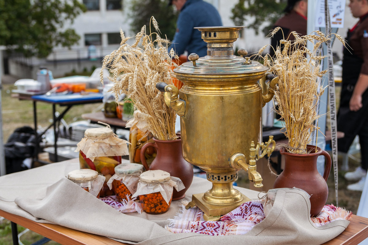 Суздаль готовится принять одно из самых ярких событий этого года. В городе-музее запланирован фестиваль гастрономии и воздухоплавания. Праздник пройдет на территории Главного туристического комплекса, и пропустить его никак нельзя!