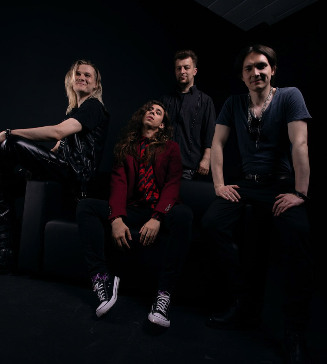 В 2017 — 2019 годах владимирская рок-группа Bosphorus Night подавала большие надежды, но ковид и локдаун подкосили многие творческие коллективы по всему миру. Выжили только сильнейшие. В этот список попали и наши музыканты. Подтверждение тому — первый полноформатный альбом Bosphorus Night «New Era». А намеченная уже на эту субботу его презентация станет не просто возрождением знаменитых Bosphorus Night Party, но чем-то еще более зрелищным и шокирующим.