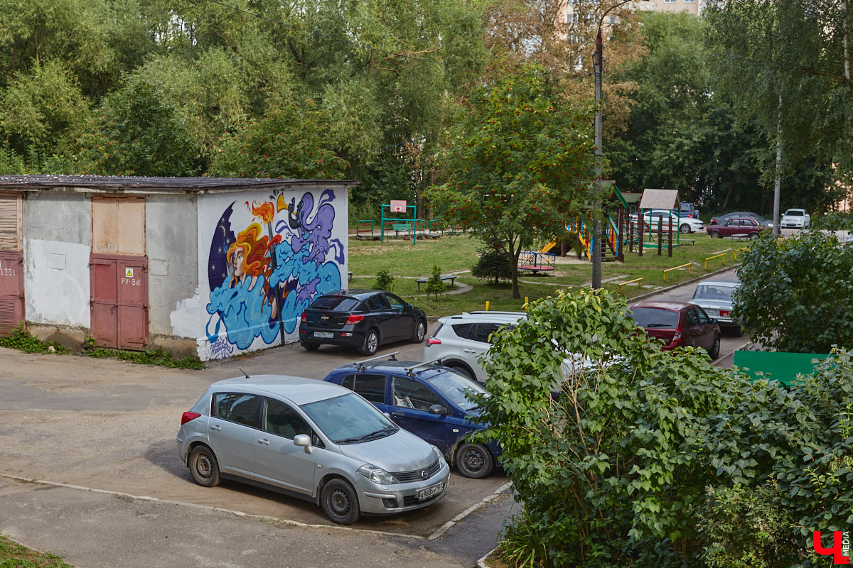 Этим летом Владимир традиционно превратился в творческую мастерскую талантливых художников, в которую мы получили безлимитный пропуск. Грех этим снова не воспользоваться! Айда вместе с нами любоваться новыми муралами на городских фасадах.