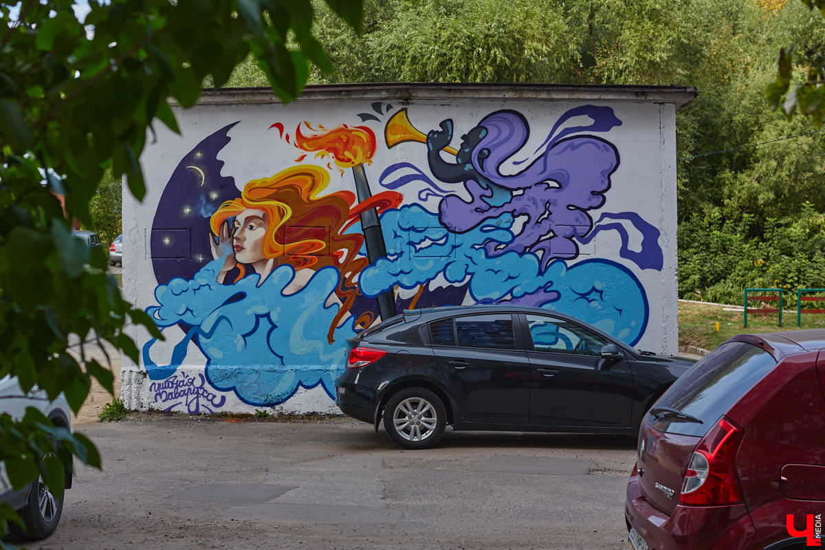 Этим летом Владимир традиционно превратился в творческую мастерскую талантливых художников, в которую мы получили безлимитный пропуск. Грех этим снова не воспользоваться! Айда вместе с нами любоваться новыми муралами на городских фасадах.