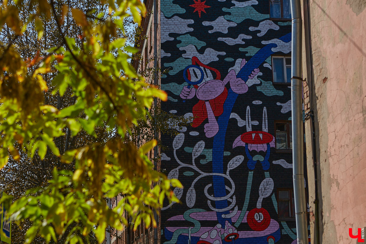 Этим летом Владимир традиционно превратился в творческую мастерскую талантливых художников, в которую мы получили безлимитный пропуск. Грех этим снова не воспользоваться! Айда вместе с нами любоваться новыми муралами на городских фасадах.