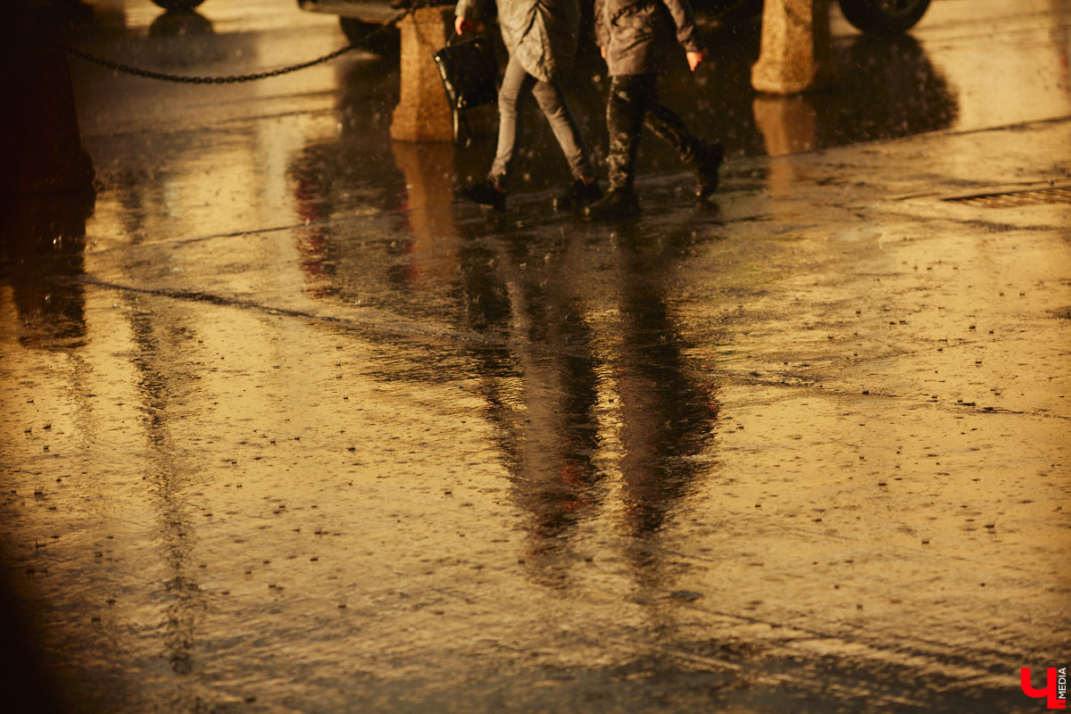 Вчера дождь и солнце не один раз сменяли друг друга, в итоге небо над городом раскрасила удивительной красоты двойная радуга. Кто не успел полюбоваться ей, оцените снимки нашего фотографа.