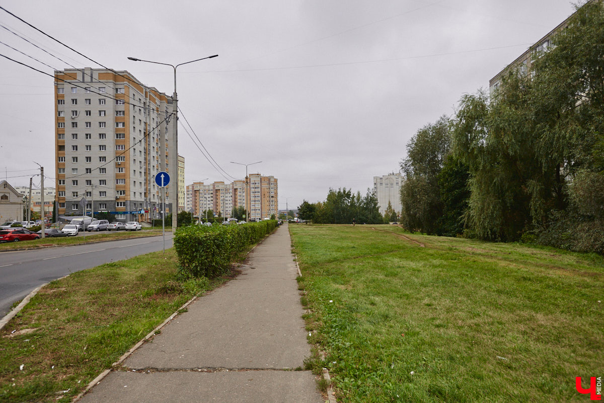 Думали, что с уходом лета завершится и обновление областного центра? Как бы не так! Владимир продолжат приводить в порядок до конца осени. Например, после того как найдут подрядчиков, в центре отремонтируют смотровую площадку и памятник князю Владимиру, а в микрорайоне 8-ЮЗ начнут первый этап благоустройства сквера.