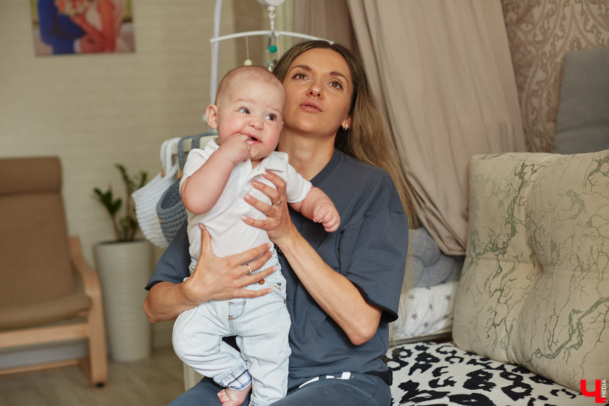 Дети — драгоценный подарок. Вот только некоторым в погоне за этим счастьем приходится пройти нелегкий путь. Мария Костомарова и ее супруг Александр провели в ожидании заветных полосок на тесте целых пять лет. О том, как не потерять вкус к жизни и почему все-таки нужно верить в чудо, женщина рассказала в откровенном интервью «Ключ-Медиа».