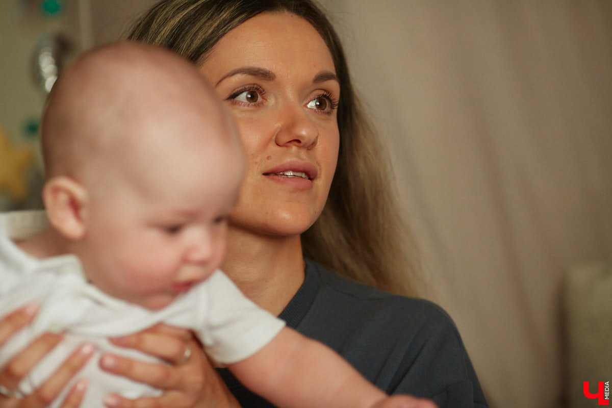 Дети — драгоценный подарок. Вот только некоторым в погоне за этим счастьем приходится пройти нелегкий путь. Мария Костомарова и ее супруг Александр провели в ожидании заветных полосок на тесте целых пять лет. О том, как не потерять вкус к жизни и почему все-таки нужно верить в чудо, женщина рассказала в откровенном интервью «Ключ-Медиа».