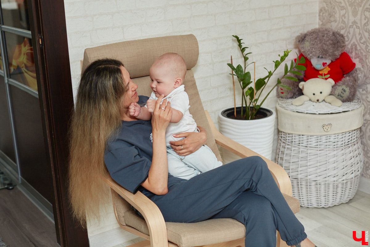 Дети — драгоценный подарок. Вот только некоторым в погоне за этим счастьем приходится пройти нелегкий путь. Мария Костомарова и ее супруг Александр провели в ожидании заветных полосок на тесте целых пять лет. О том, как не потерять вкус к жизни и почему все-таки нужно верить в чудо, женщина рассказала в откровенном интервью «Ключ-Медиа».