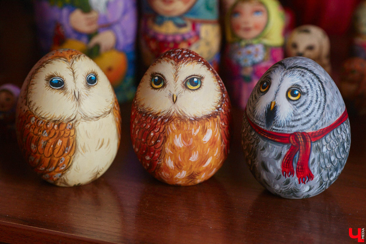 Владимирская мастерица Виктория Цагареишвили расписывает авторские матрешки. В ее коллекции в основном хорошо узнаваемые персонажи из русских народных сказок: Баба-яга, Дед Мороз, все герои «Репки». Также есть милые совы, котики в платочках. И двух одинаковых образов не найти.