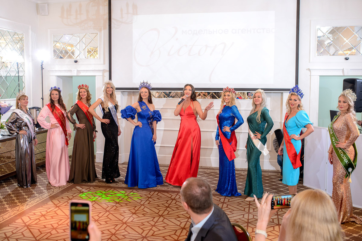 10 сентября в областном центре отгремело празднование грандиозного события в мире фэшн-индустрии 33-го региона. Речь идет про открытие во Владимире школы красоты, моды и хороших манер, эстетического и творческого развития личности Victory и шестилетие одноименного модельного агентства. Как все прошло — читайте в нашем материале.