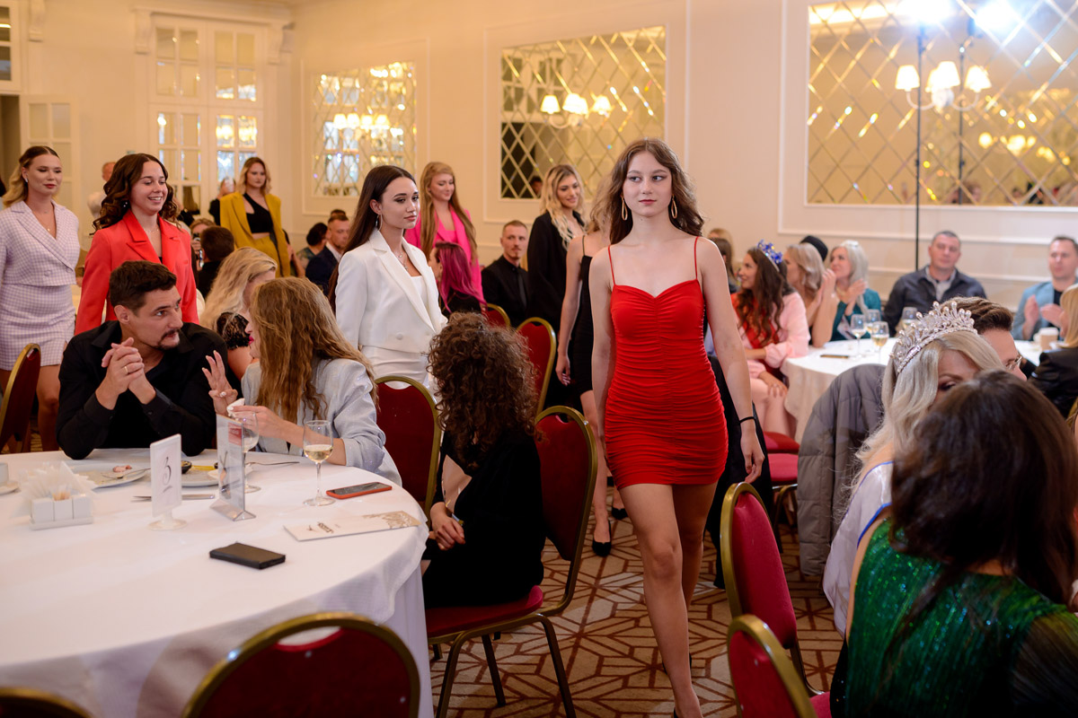 10 сентября в областном центре отгремело празднование грандиозного события в мире фэшн-индустрии 33-го региона. Речь идет про открытие во Владимире школы красоты, моды и хороших манер, эстетического и творческого развития личности Victory и шестилетие одноименного модельного агентства. Как все прошло — читайте в нашем материале.