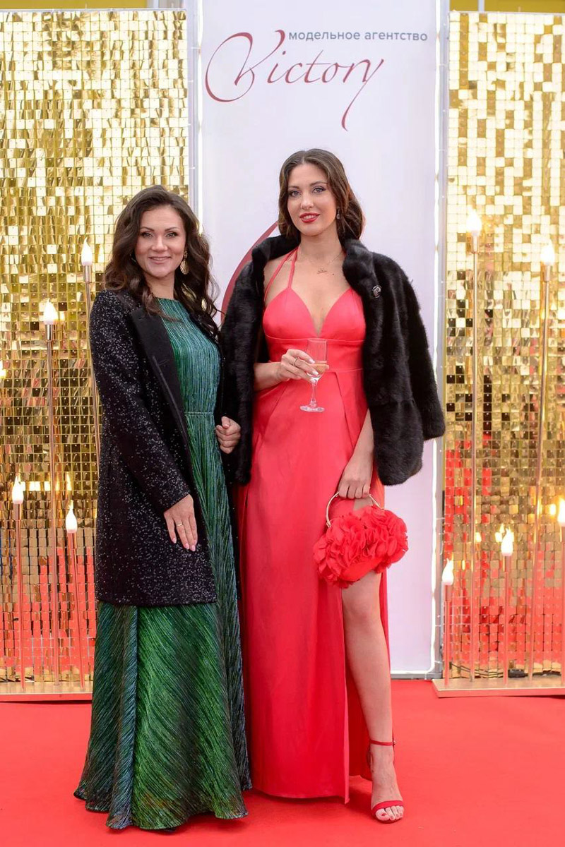 10 сентября в областном центре отгремело празднование грандиозного события в мире фэшн-индустрии 33-го региона. Речь идет про открытие во Владимире школы красоты, моды и хороших манер, эстетического и творческого развития личности Victory и шестилетие одноименного модельного агентства. Как все прошло — читайте в нашем материале.