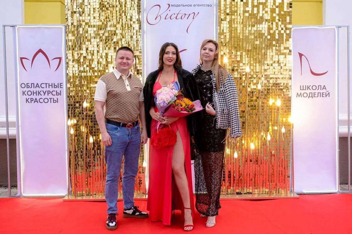 10 сентября в областном центре отгремело празднование грандиозного события в мире фэшн-индустрии 33-го региона. Речь идет про открытие во Владимире школы красоты, моды и хороших манер, эстетического и творческого развития личности Victory и шестилетие одноименного модельного агентства. Как все прошло — читайте в нашем материале.