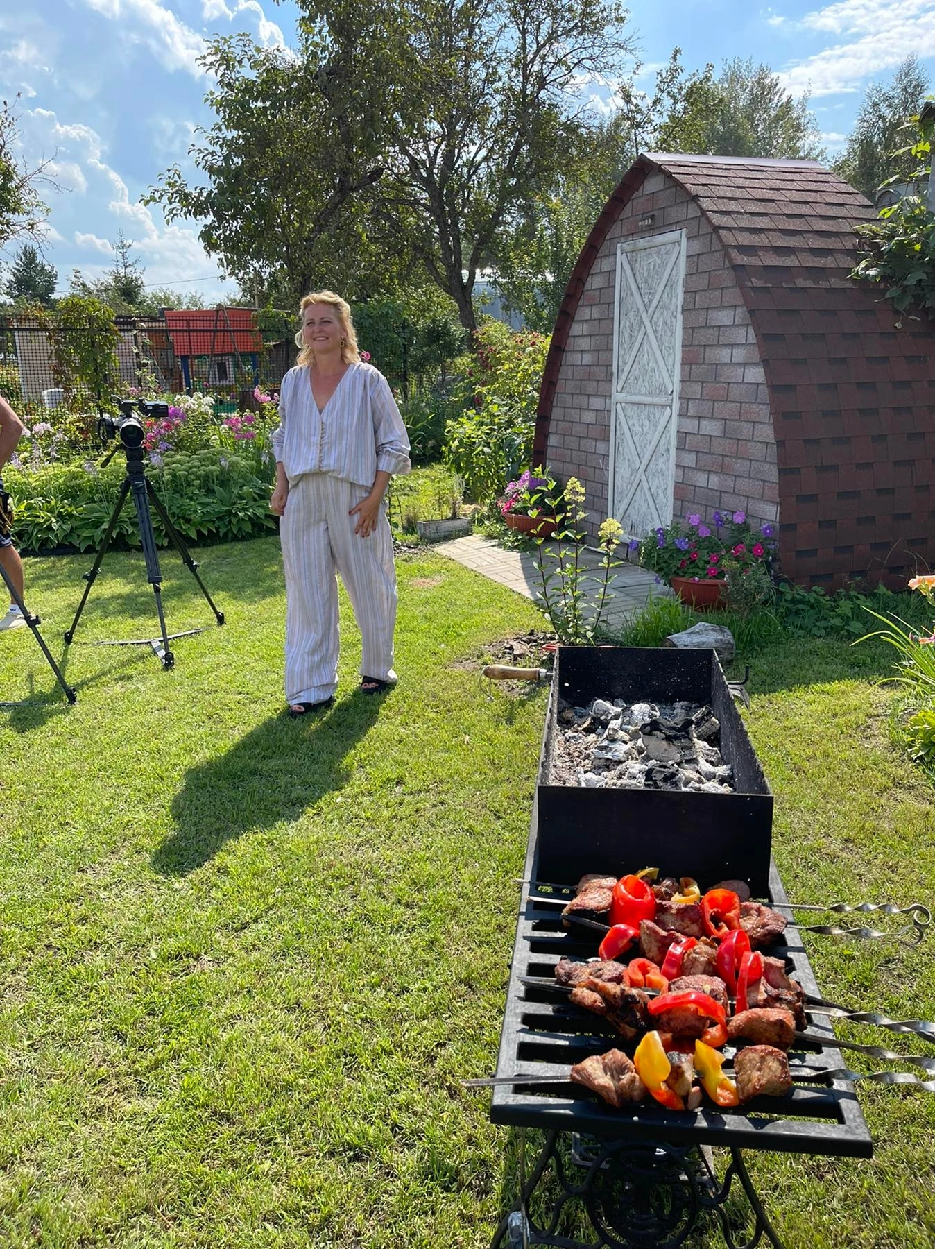 На телеканале «Пятница!» вышла новая серия реалити-шоу «Четыре дачи». Участие в нем приняли жители Золотого кольца России, причем двое из 33-го региона. Оба пусть и не победили, зато заняли призовые места. О том, как проходили съемки и что осталось за кадром, они рассказали «Ключ-Медиа».