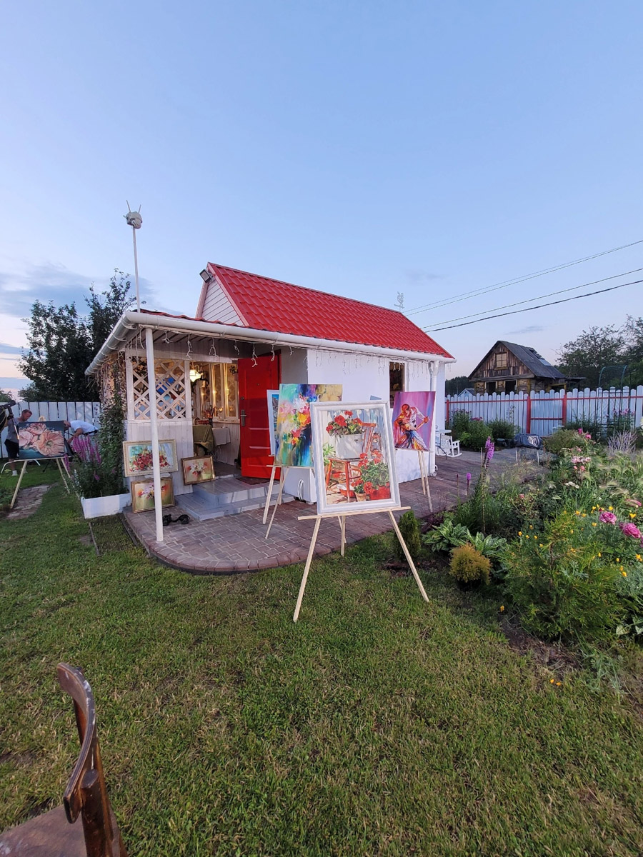 На телеканале «Пятница!» вышла новая серия реалити-шоу «Четыре дачи». Участие в нем приняли жители Золотого кольца России, причем двое из 33-го региона. Оба пусть и не победили, зато заняли призовые места. О том, как проходили съемки и что осталось за кадром, они рассказали «Ключ-Медиа».