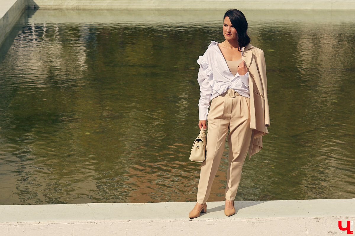 Любая одежда может сказать о человеке гораздо больше, чем тысяча слов. Визажист из Владимира Татьяна Зубачева уверена, понять настроение собеседника можно лишь по тому, что человек утром достал из своего гардероба. Предлагаем проверить эту теорию на ней самой.