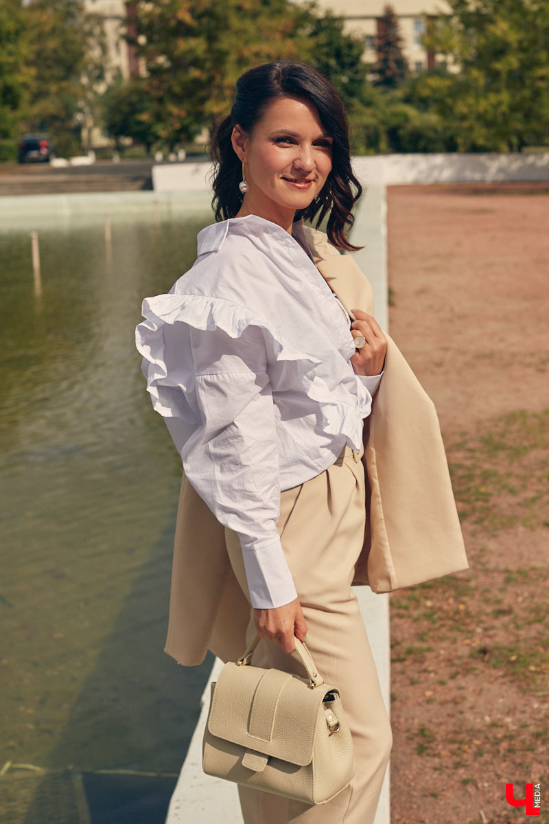 Любая одежда может сказать о человеке гораздо больше, чем тысяча слов. Визажист из Владимира Татьяна Зубачева уверена, понять настроение собеседника можно лишь по тому, что человек утром достал из своего гардероба. Предлагаем проверить эту теорию на ней самой.