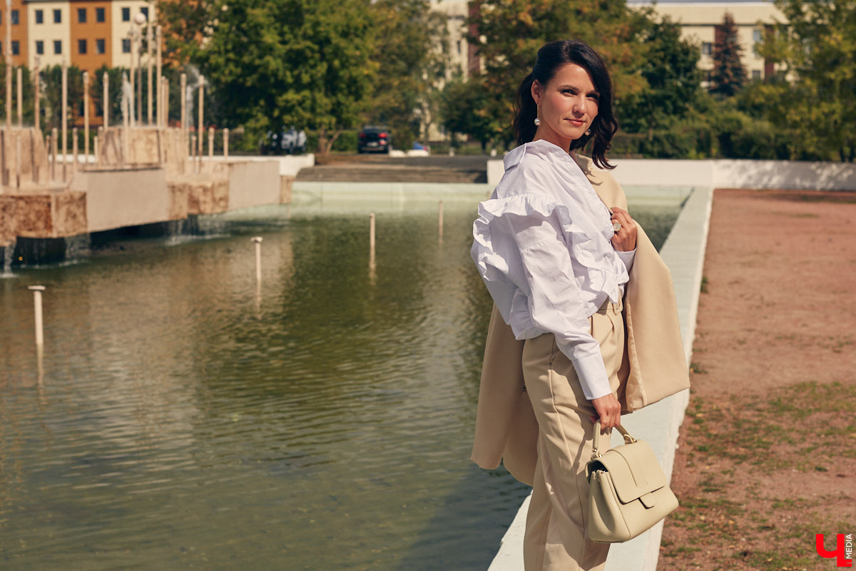 Любая одежда может сказать о человеке гораздо больше, чем тысяча слов. Визажист из Владимира Татьяна Зубачева уверена, понять настроение собеседника можно лишь по тому, что человек утром достал из своего гардероба. Предлагаем проверить эту теорию на ней самой.