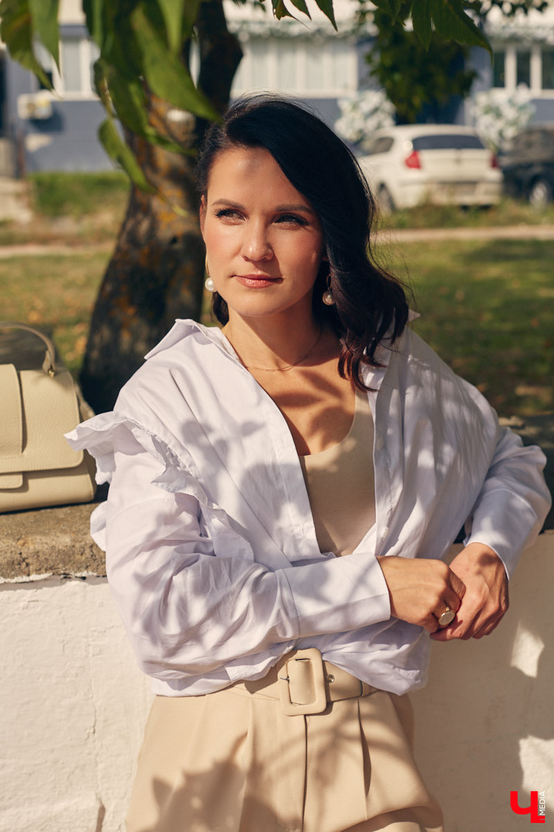 Любая одежда может сказать о человеке гораздо больше, чем тысяча слов. Визажист из Владимира Татьяна Зубачева уверена, понять настроение собеседника можно лишь по тому, что человек утром достал из своего гардероба. Предлагаем проверить эту теорию на ней самой.