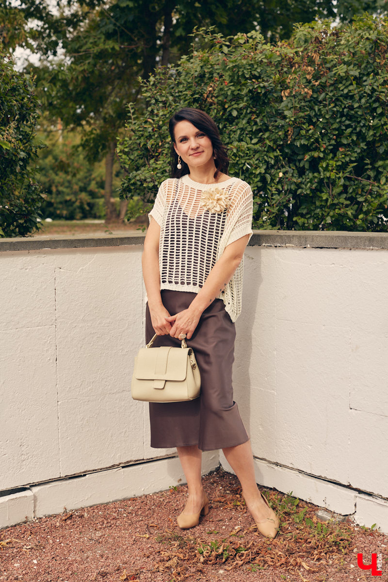 Любая одежда может сказать о человеке гораздо больше, чем тысяча слов. Визажист из Владимира Татьяна Зубачева уверена, понять настроение собеседника можно лишь по тому, что человек утром достал из своего гардероба. Предлагаем проверить эту теорию на ней самой.