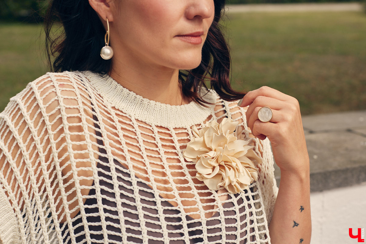 Любая одежда может сказать о человеке гораздо больше, чем тысяча слов. Визажист из Владимира Татьяна Зубачева уверена, понять настроение собеседника можно лишь по тому, что человек утром достал из своего гардероба. Предлагаем проверить эту теорию на ней самой.