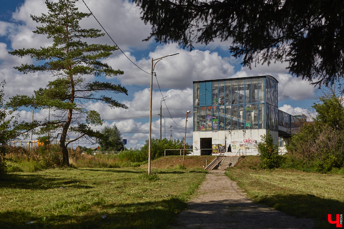 Вы давно пользовались надземными пешеходными переходами в черте областного центра? Если да, предлагаем совершить виртуальную экскурсию вместе с нами. «Ключ-Медиа» выбрал три владимирских объекта из десяти и проинспектировал их.