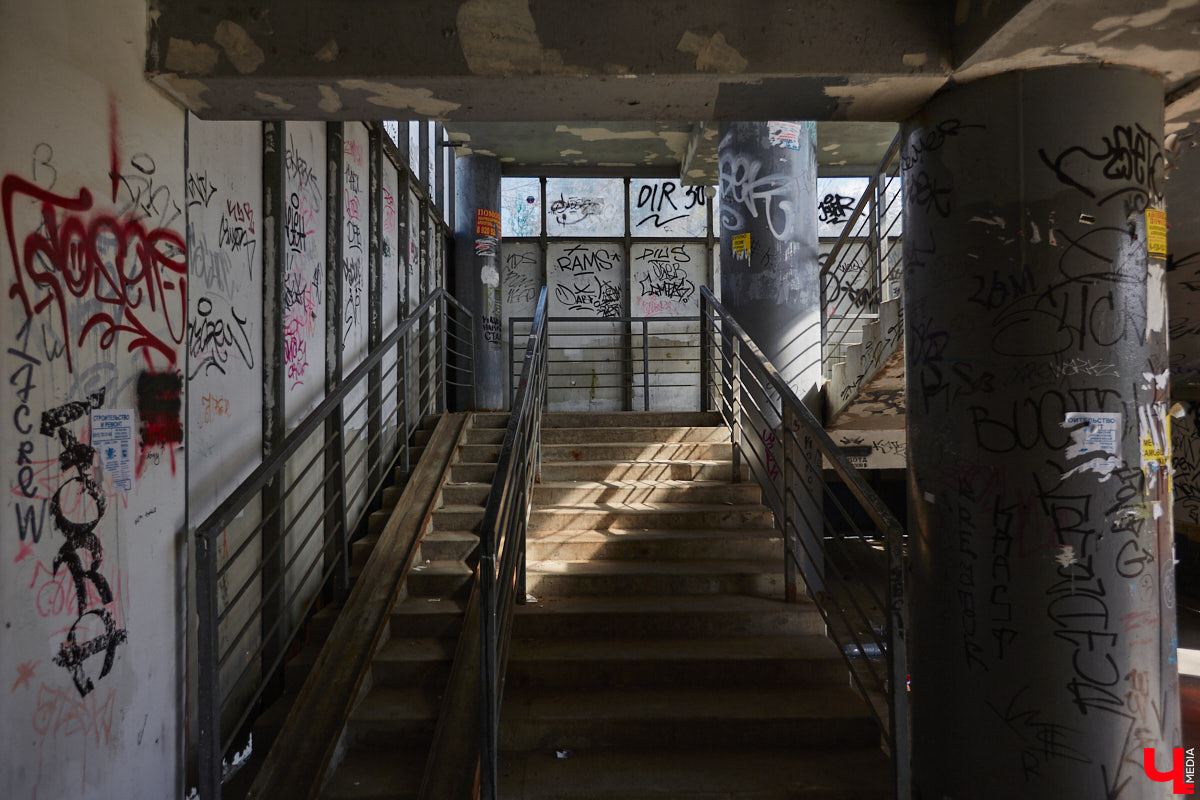 Вы давно пользовались надземными пешеходными переходами в черте областного центра? Если да, предлагаем совершить виртуальную экскурсию вместе с нами. «Ключ-Медиа» выбрал три владимирских объекта из десяти и проинспектировал их.