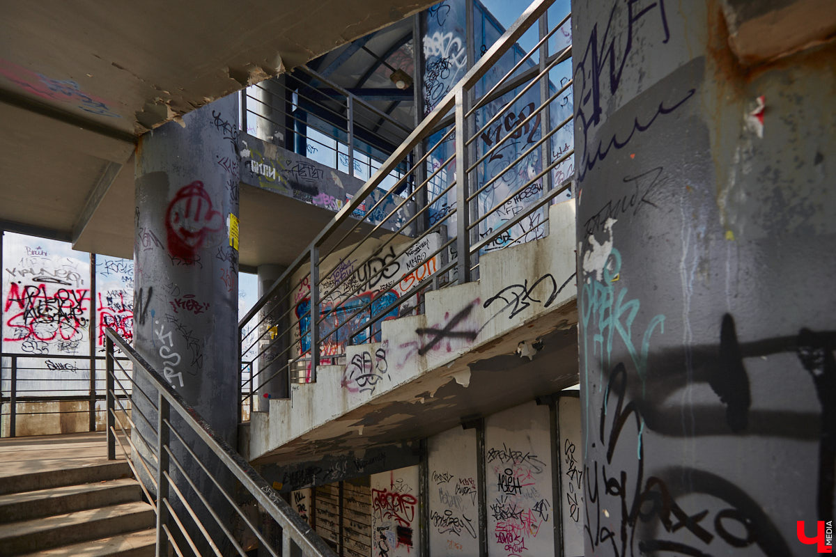 Вы давно пользовались надземными пешеходными переходами в черте областного центра? Если да, предлагаем совершить виртуальную экскурсию вместе с нами. «Ключ-Медиа» выбрал три владимирских объекта из десяти и проинспектировал их.