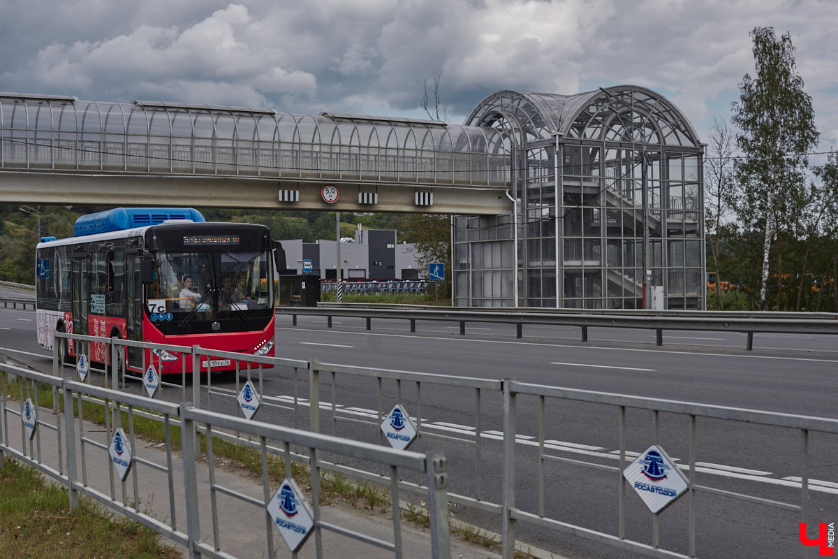 Вы давно пользовались надземными пешеходными переходами в черте областного центра? Если да, предлагаем совершить виртуальную экскурсию вместе с нами. «Ключ-Медиа» выбрал три владимирских объекта из десяти и проинспектировал их.
