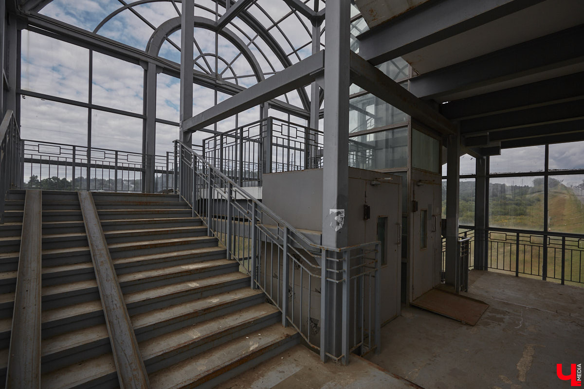 Вы давно пользовались надземными пешеходными переходами в черте областного центра? Если да, предлагаем совершить виртуальную экскурсию вместе с нами. «Ключ-Медиа» выбрал три владимирских объекта из десяти и проинспектировал их.