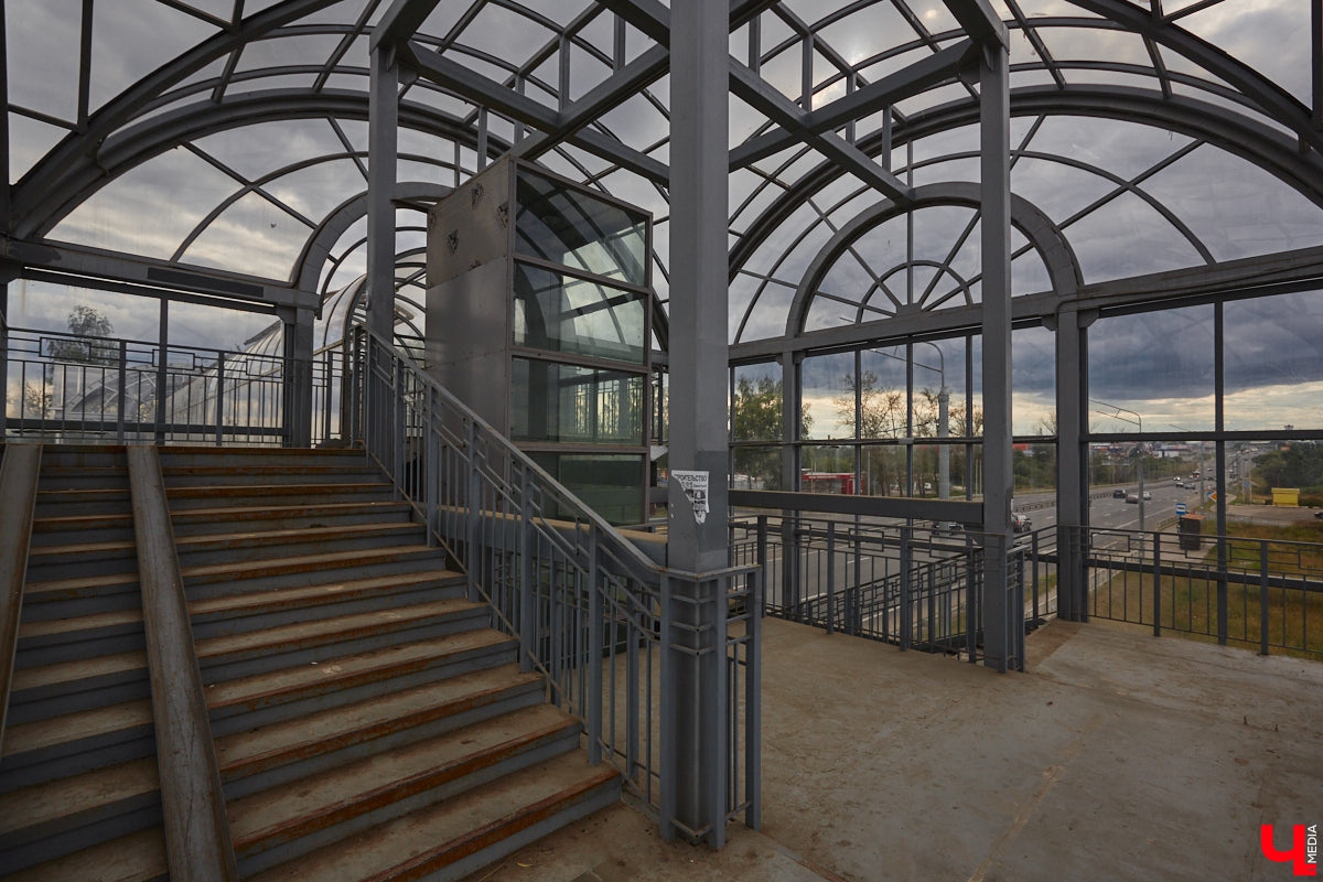 Вы давно пользовались надземными пешеходными переходами в черте областного центра? Если да, предлагаем совершить виртуальную экскурсию вместе с нами. «Ключ-Медиа» выбрал три владимирских объекта из десяти и проинспектировал их.