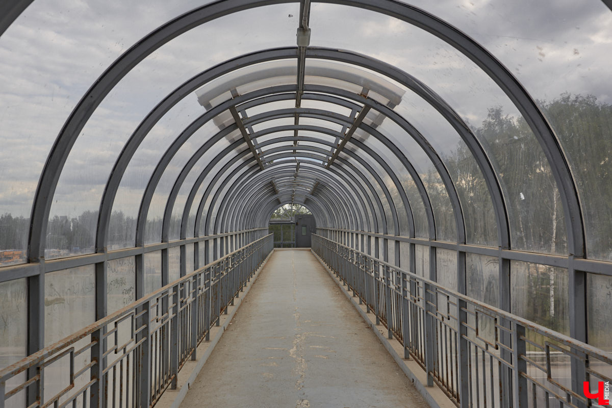 Вы давно пользовались надземными пешеходными переходами в черте областного центра? Если да, предлагаем совершить виртуальную экскурсию вместе с нами. «Ключ-Медиа» выбрал три владимирских объекта из десяти и проинспектировал их.