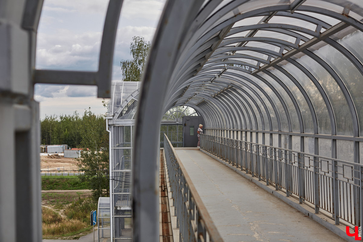 Вы давно пользовались надземными пешеходными переходами в черте областного центра? Если да, предлагаем совершить виртуальную экскурсию вместе с нами. «Ключ-Медиа» выбрал три владимирских объекта из десяти и проинспектировал их.