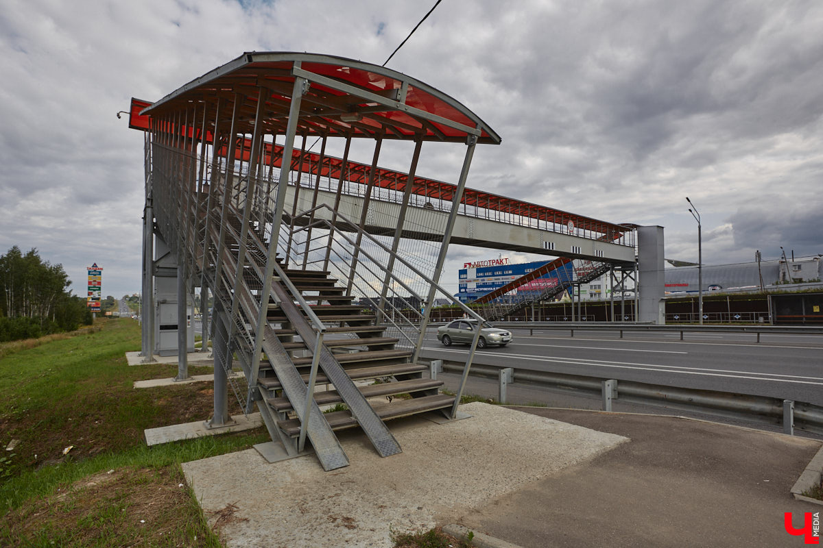 Вы давно пользовались надземными пешеходными переходами в черте областного центра? Если да, предлагаем совершить виртуальную экскурсию вместе с нами. «Ключ-Медиа» выбрал три владимирских объекта из десяти и проинспектировал их.
