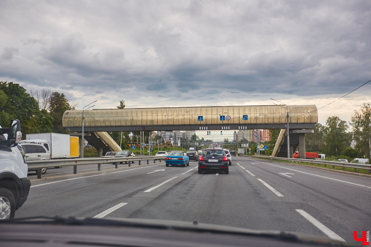 Вы давно пользовались надземными пешеходными переходами в черте областного центра? Если да, предлагаем совершить виртуальную экскурсию вместе с нами. «Ключ-Медиа» выбрал три владимирских объекта из десяти и проинспектировал их.