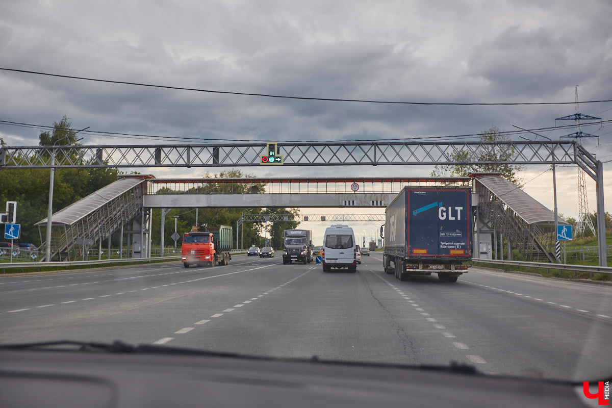 Вы давно пользовались надземными пешеходными переходами в черте областного центра? Если да, предлагаем совершить виртуальную экскурсию вместе с нами. «Ключ-Медиа» выбрал три владимирских объекта из десяти и проинспектировал их.